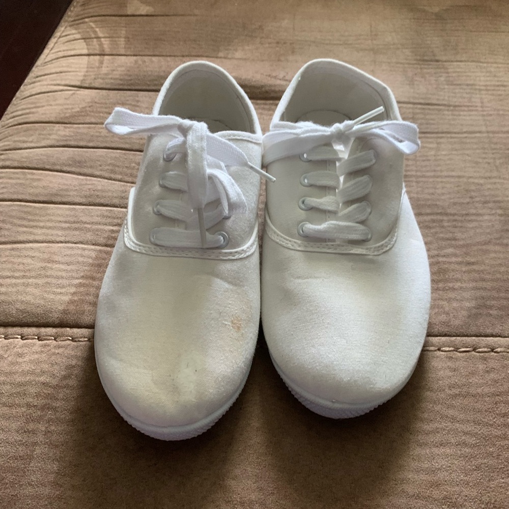 WOMAN’S SHOES BY COMFORT EASE